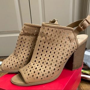 Peep toe heels